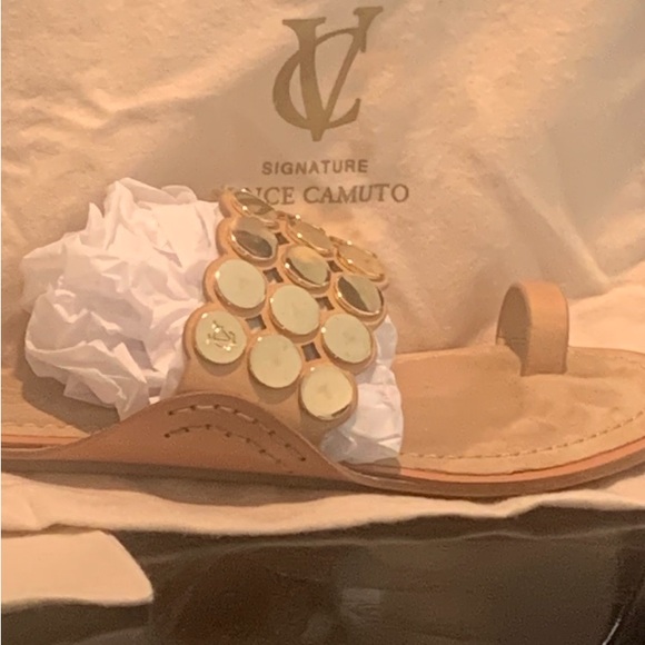 Ladies beautiful Vince Camuto Sandals - Picture 1 of 6